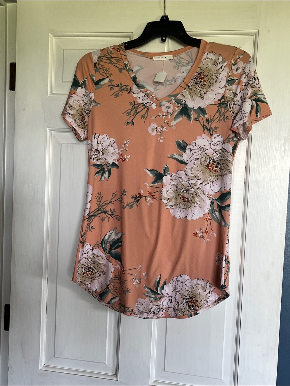 Reborn J Peach Floral V-Neck Short Sleeve Tee